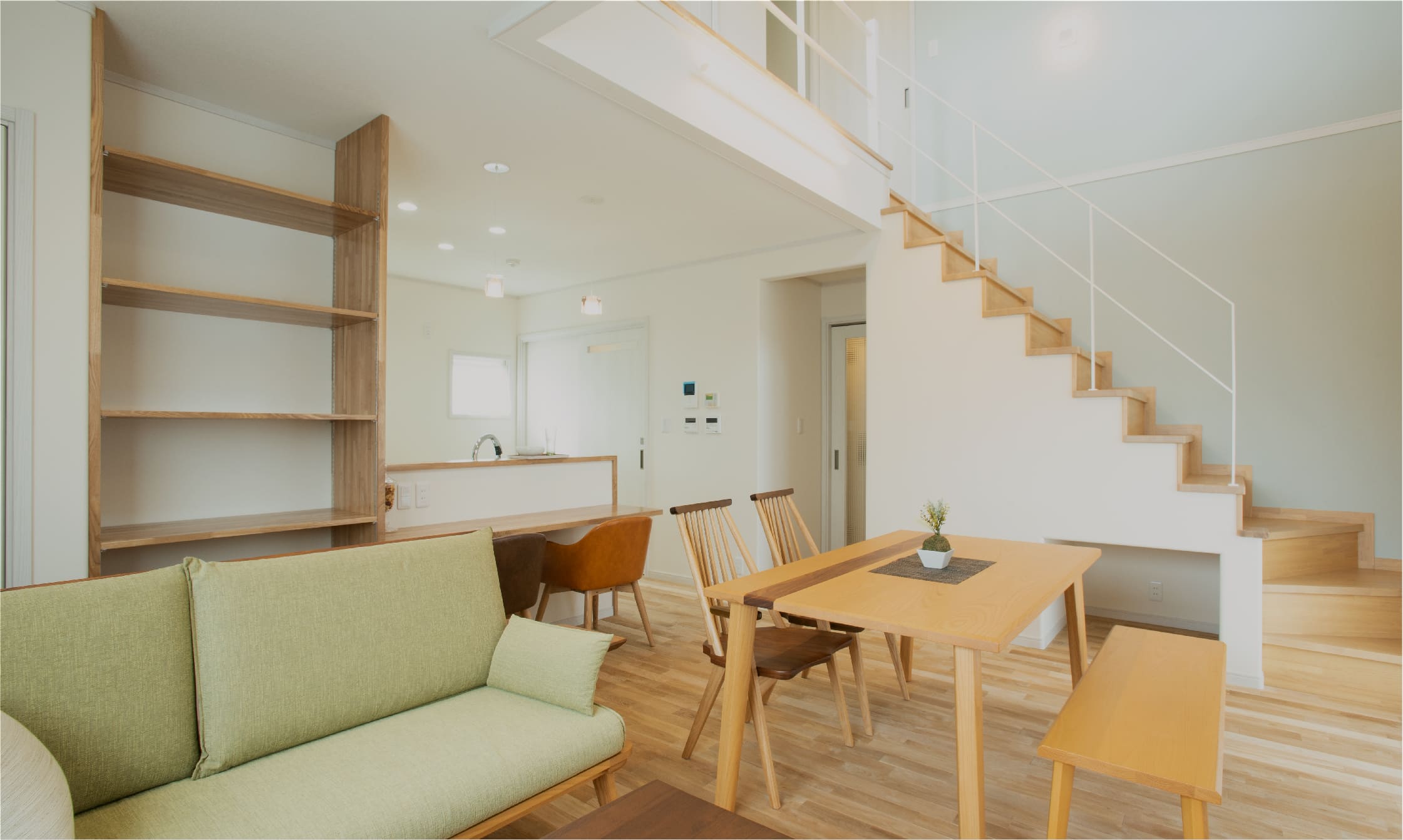 木材を基調とした一戸建て住宅のリビング