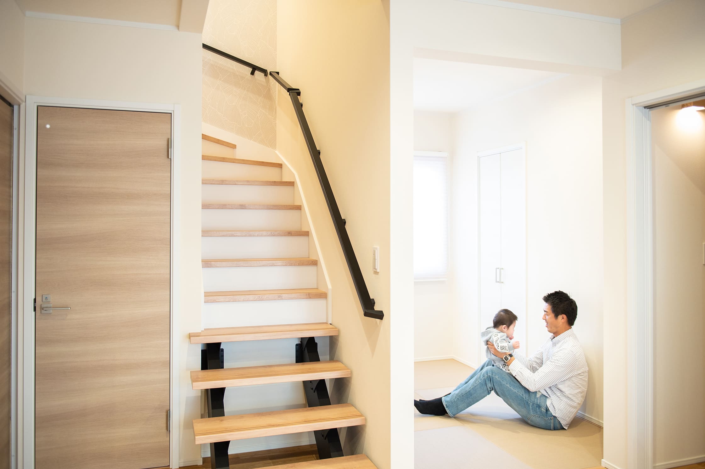 木材を基調とした一戸建て住宅のリビング